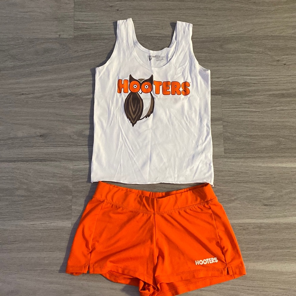 Hooters Set